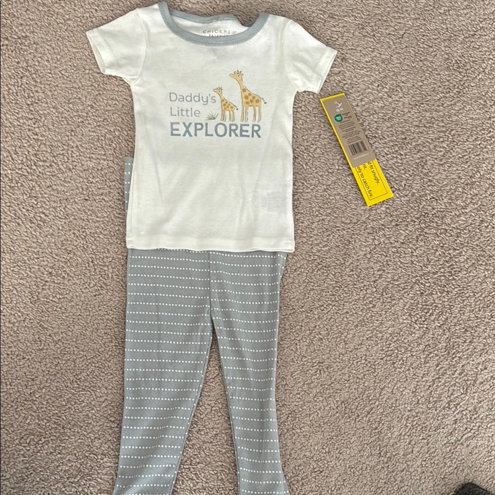 NWT- Chickpea Daddy's Little Explorer Kids Pajamas - White and Gray- sie 18M